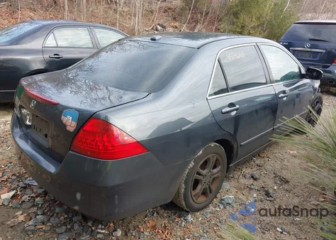 2007 Honda Accord 2.4 Ex z USA, uszkodzony, nr VIN 1HGCM56747A154672